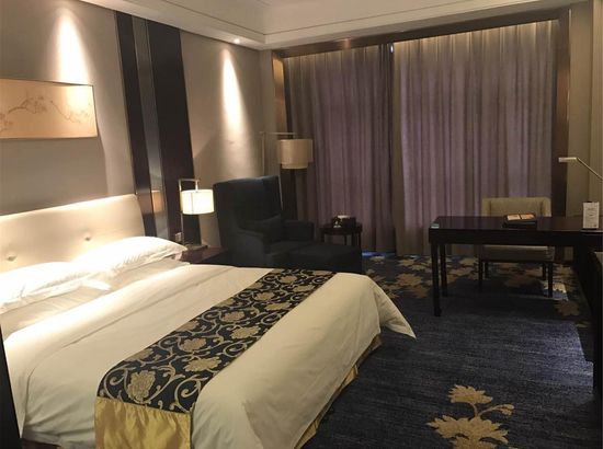 获得酒店家具十大品牌、ISO/CQC/十环、OHSMS等质量和环境认证等